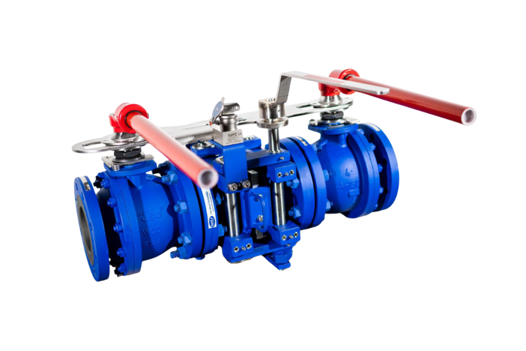 Outperform DBB & Reduce human factor – No risk to open the pipe under pressure. The Onis Double Block Bleed and Blind (D3B) is a complete positive isolation solution in one device, including one upstream valve, one quick action line blind, and one downstream valve. The mechanical safety interlock between the Line Blind and the valves prevents any operation of the Line Blind if the valves remain open, thereby eliminating the risk of operating under pressure. This patented safety device was designed to eliminate operational risks associated with human factors in congested areas and critical applications.
