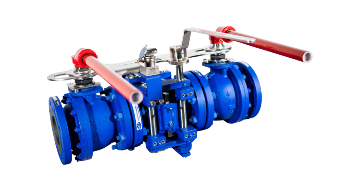 Outperform DBB & Reduce human factor – No risk to open the pipe under pressure. The Onis Double Block Bleed and Blind (D3B) is a complete positive isolation solution in one device, including one upstream valve, one quick action line blind, and one downstream valve. The mechanical safety interlock between the Line Blind and the valves prevents any operation of the Line Blind if the valves remain open, thereby eliminating the risk of operating under pressure. This patented safety device was designed to eliminate operational risks associated with human factors in congested areas and critical applications.